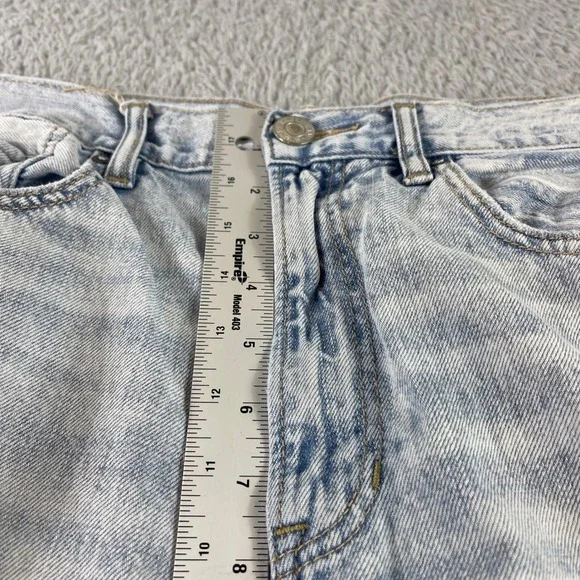 American Eagle Outfitters 90s Boyfriend Jeans Light Wash Distressed Size 8 - Picture 8 of 13
